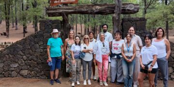 La Gerencia Sanitaria de El Hierro promueve el bienestar emocional con una caminata abierta a la ciudadanía