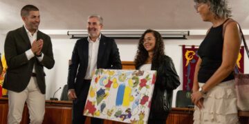 Clavijo resalta el talento canario en un encuentro con la alumna herreña autora de la postal navideña del Gobierno