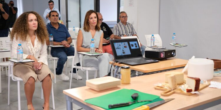 Jéssica de León destaca en Fuerteventura la apuesta de Hecansa por llevar la formación a todas las islas