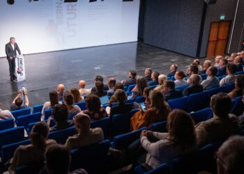 Clavijo defiende la transformación de las instituciones para anticiparse a los retos del futuro de Canarias
