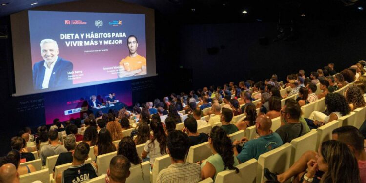 Turismo impulsa las islas como destino deportivo y de bienestar con el pódcast ‘Fitness Revolucionario’