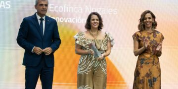 Manuel Domínguez y Jéssica de León reivindican un turismo que genere empleo, riqueza y proteja el territorio