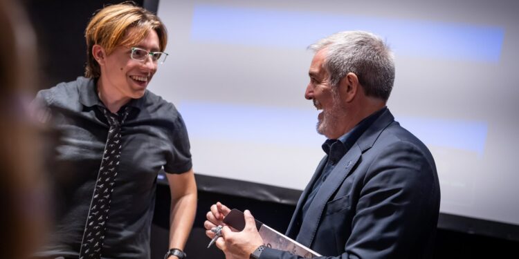 Clavijo destaca la inmensa generosidad de Daniel Comín en su afán por ayudar a otras personas con autismo