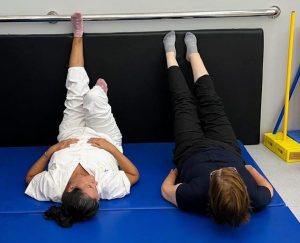 sesion-individual-de-fisioterapia-300x243-1