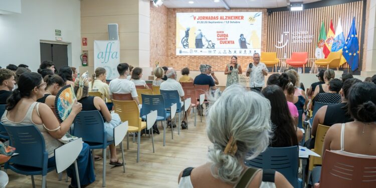 El Área de Salud de Fuerteventura presenta en las V Jornadas de Alzheimer su experiencia de apoyo a cuidadoras