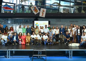 Empleo entrega siete perros de asistencia para mejorar la autonomía de personas con discapacidad