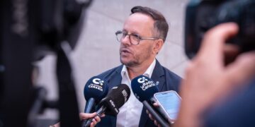 Canarias promoverá en Bruselas que las regiones fronterizas tengan un papel más activo en la política migratoria