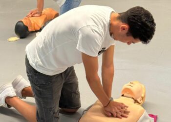 El Insular-Materno Infantil celebra una jornada de reanimación cardiopulmonar para más de 500 participantes
