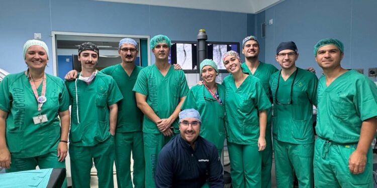 El Hospital Insular de Gran Canaria trata el aneurisma complejo de aorta con una nueva tecnología