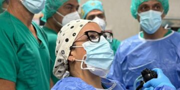 Especialistas del Hospital Insular se forman en criobiopsia mediastínica guiada por ecobroncoscopia (Cryo-EBUS)