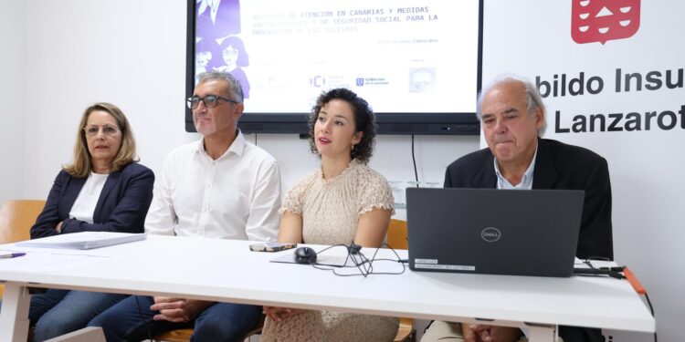 Ana Padrón: “Ante la violencia contra la mujer, la respuesta debe de ser rápida y profesional”
