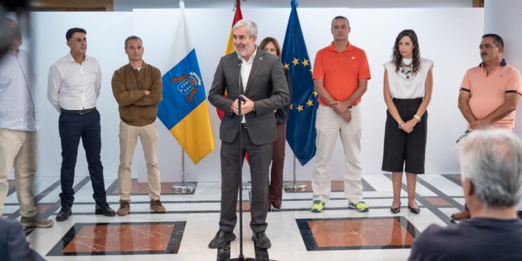 Gobierno y sindicatos pactan la implantación de la carrera profesional para el personal de la Administración