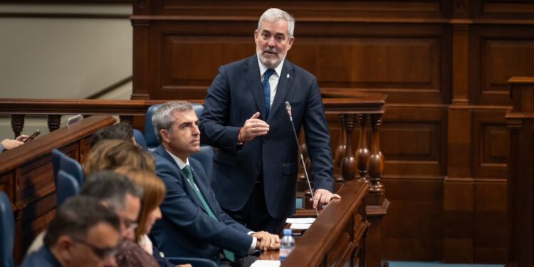 Clavijo insta al Estado a aprobar ya el cambio legislativo para limitar la compra de vivienda