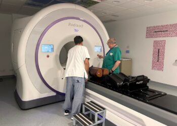 El Hospital La Candelaria, primer centro público de Canarias que emplea una nueva técnica en el cáncer de próstata