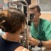Oftalmólogos del Hospital La Candelaria recuerdan que frotarse los ojos puede provocar una deformación corneal