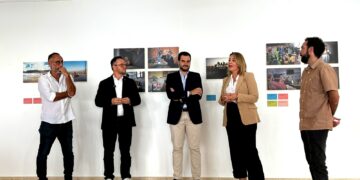 La exposición Travesías muestra en Puerto de la Cruz la vida de menores migrantes “para derribar prejuicios”