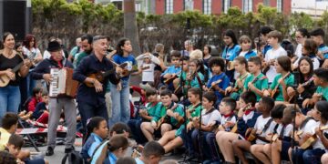Educación incorpora este curso veintidós centros más al proyecto Un timple en mi cole