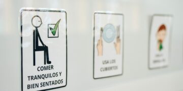 Educación saca a licitación el nuevo contrato de auxiliares por 79 millones de euros