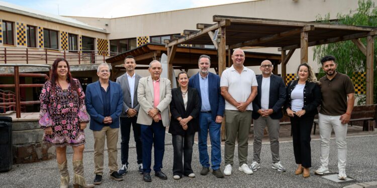 Educación y Cabildo de Tenerife evalúan las actuaciones de adaptación climática en dos centros del sur de la isla