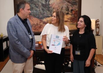 Un momento durante la recepción del informe