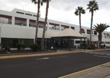 El Área de Salud de Lanzarote entrega al SCS el plan de infraestructuras sanitarias de la isla para su supervisión