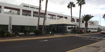 El Área de Salud de Lanzarote entrega al SCS el plan de infraestructuras sanitarias de la isla para su supervisión