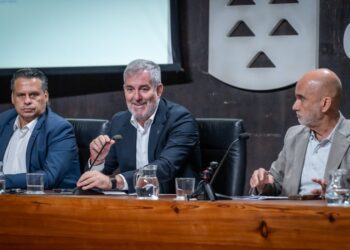 Clavijo: “La Administración tiene que posibilitar que los mayores formen parte de las decisiones públicas”