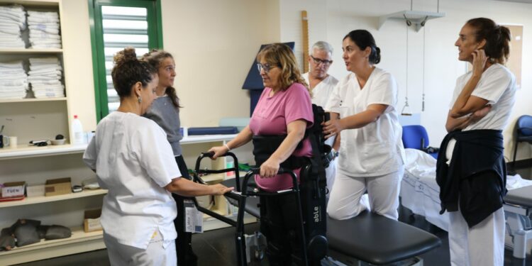 El Molina Orosa incorpora un exoesqueleto robótico para la rehabilitación de pacientes con trastornos neurológicos