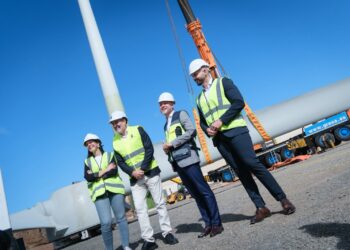 Clavijo pone en valor la apuesta de Gáldar por un modelo energético más sostenible y menos dependiente