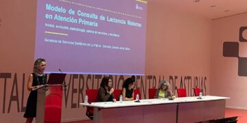 Personal del Área de Salud de La Palma presenta la consulta de lactancia materna en un encuentro nacional