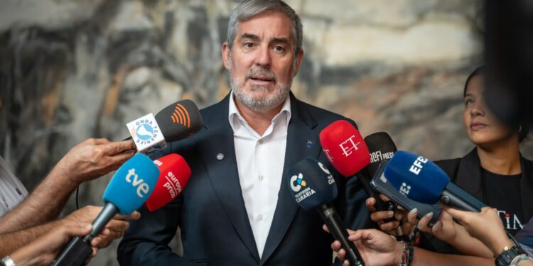 Clavijo reclama a Sánchez un plan urgente de contingencia ante la reactivación de la ruta atlántica